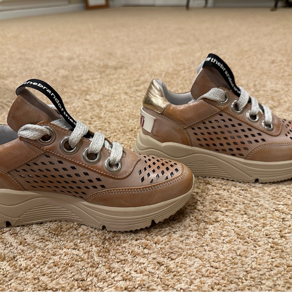 Vaddia Binx Sneakers Size 36